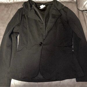 Modern Black Blazer with Notched Lapel and Structured Fit